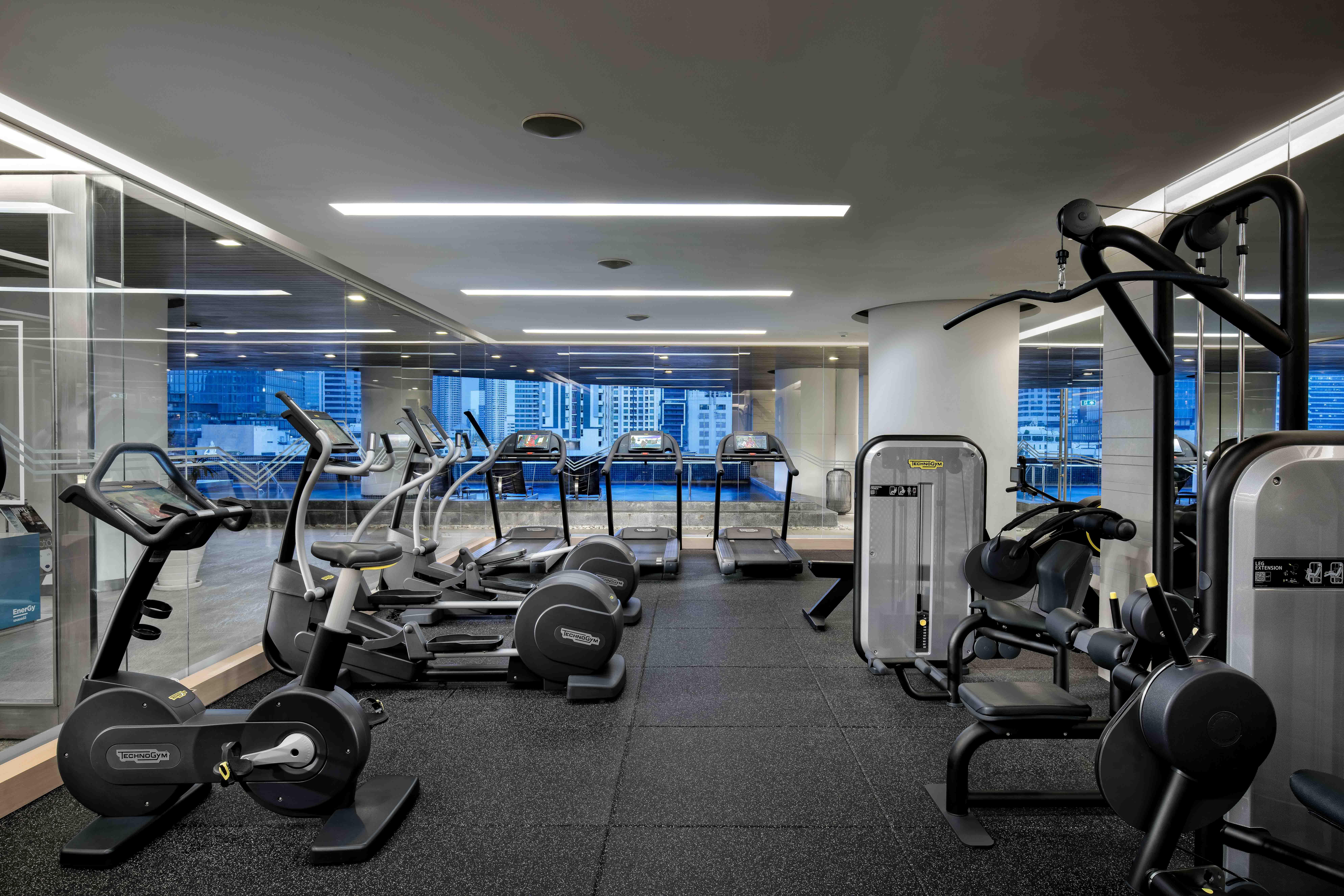 Pullman Bangkok Hotel G - SHA Plus Certified Kültér fotó The gym at The Hari