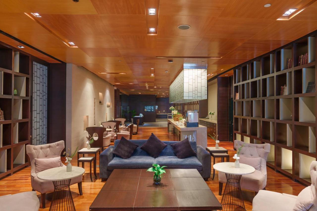 Pullman Bangkok Hotel G - SHA Plus Certified Kültér fotó The lounge at the airport
