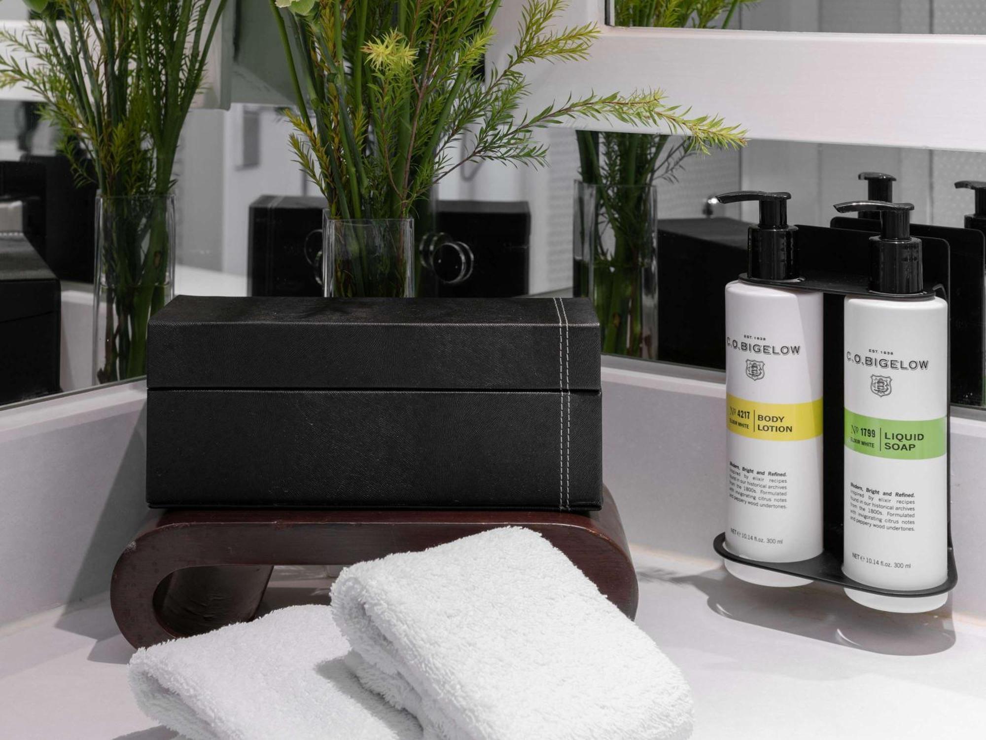 Pullman Bangkok Hotel G - SHA Plus Certified Kültér fotó The White Company toiletries