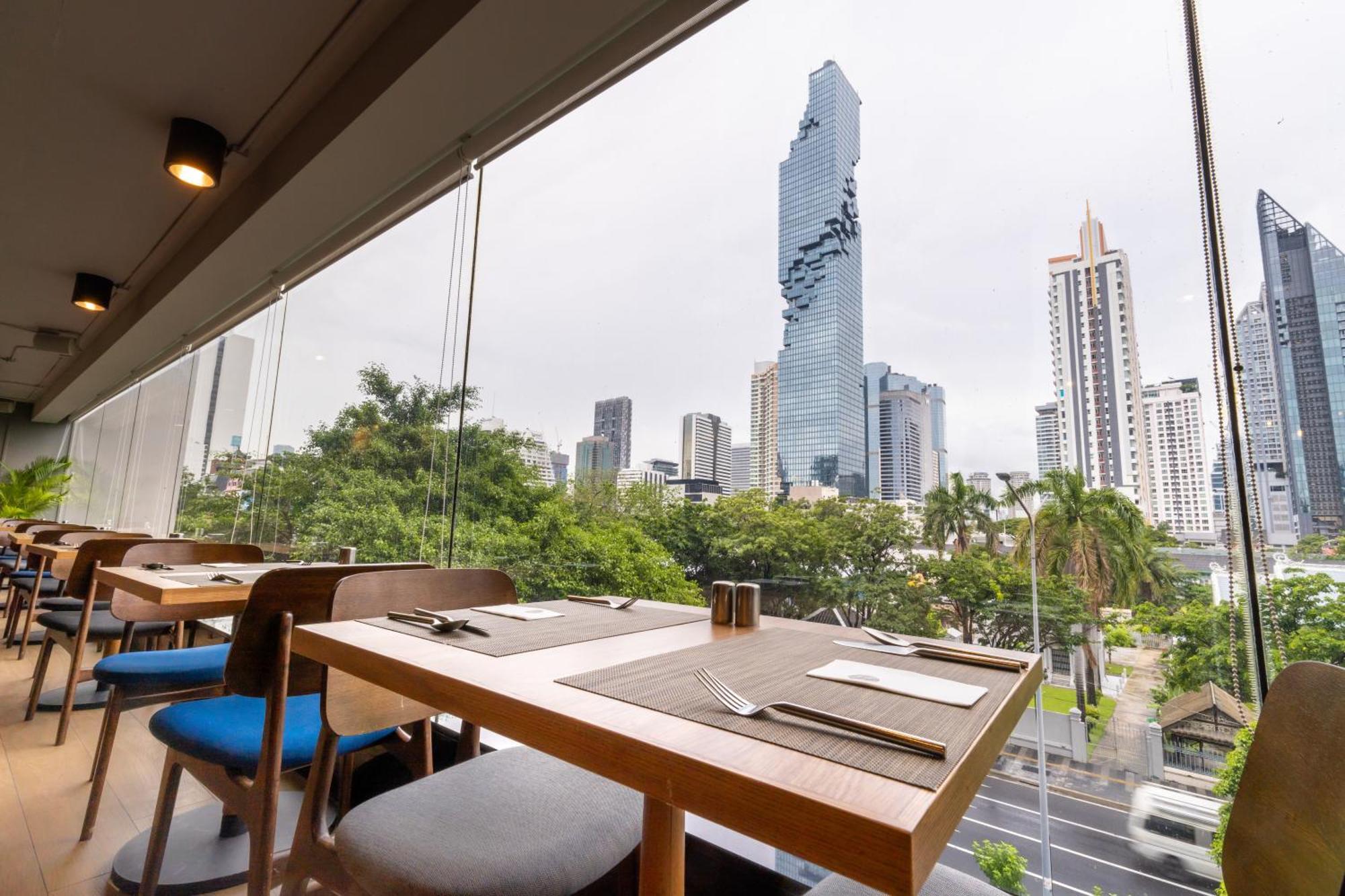 Pullman Bangkok Hotel G - SHA Plus Certified Kültér fotó View of the Bangkok skyline from the restaurant
