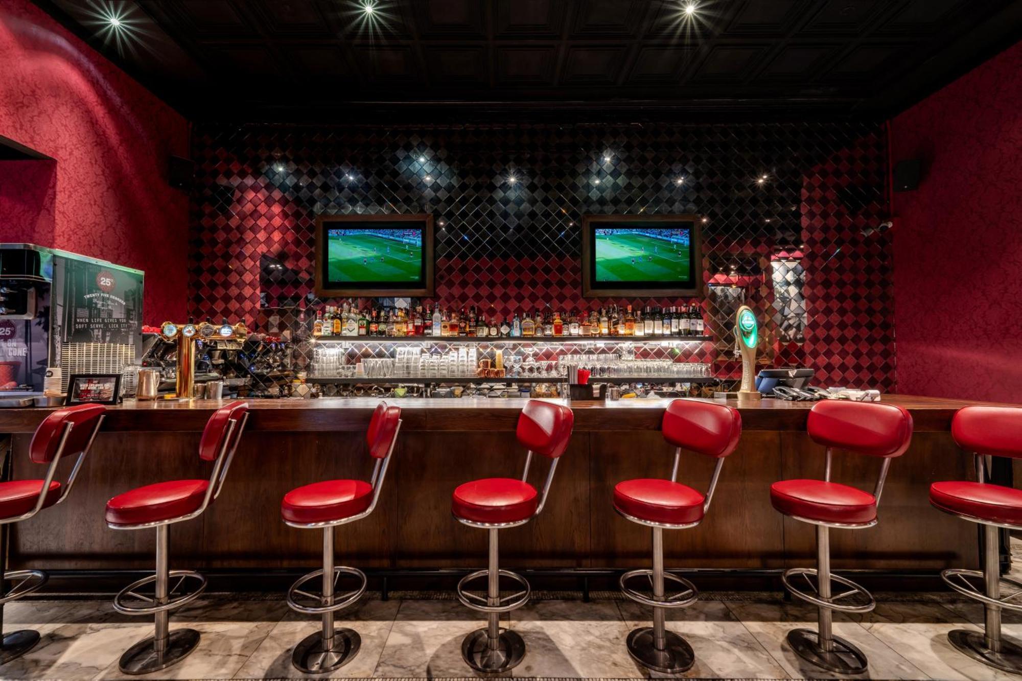 Pullman Bangkok Hotel G - SHA Plus Certified Kültér fotó The bar at the 2018 FIFA World Cup
